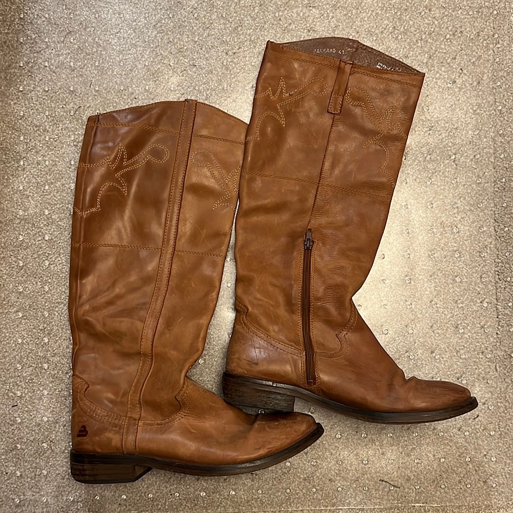 Bullboxer tall women’s boots size 41